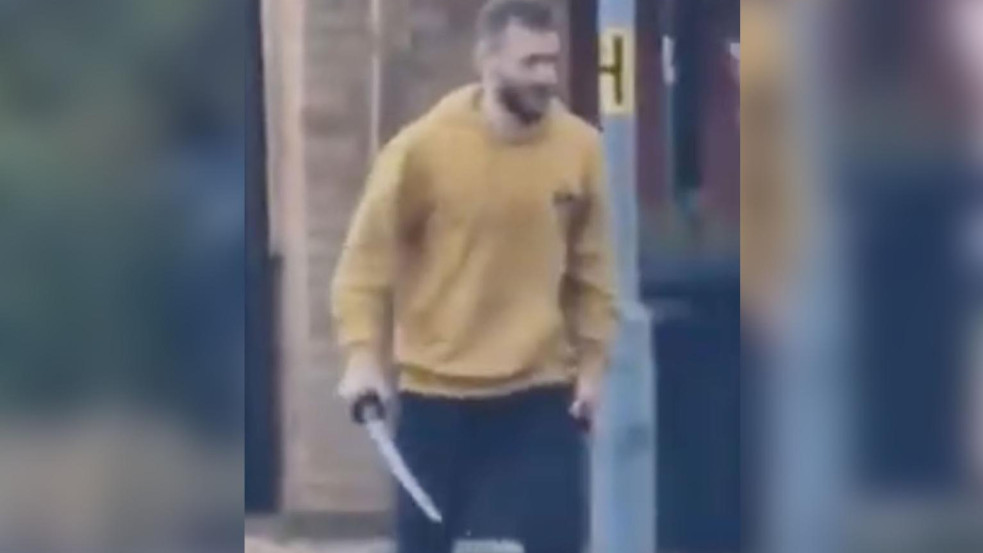 Karddal emberekre támadó férfit vettek őrizetbe Londonban