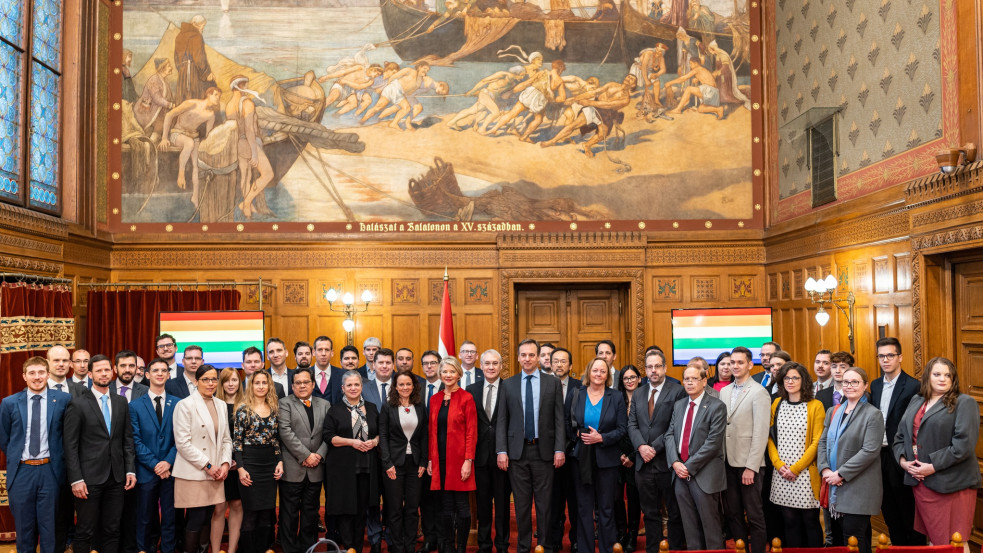 „Történelmi jelentőségű esemény”: LMBTQ-jogokról szóló parlamenti fogadást rendezett a Momentum