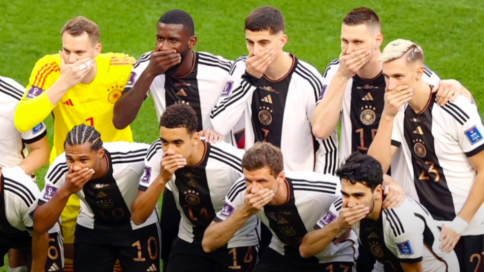 Szivárványos karszalag helyett betapasztott száj: így üzentek a németek a FIFA-nak