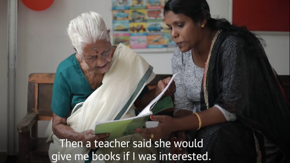 „Mindig is kíváncsi voltam” – 104 évesen teljesült egy indiai nő álma, hogy megtanuljon olvasni