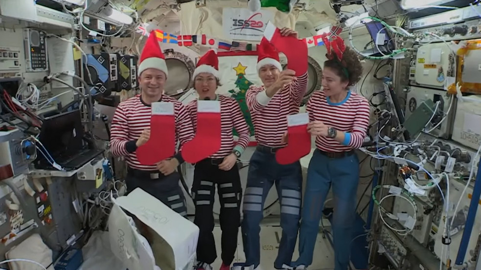 Űrhajós mézeskalács, dekorációs kihívás: így ülik meg a karácsonyt a Nemzetközi Űrállomáson
