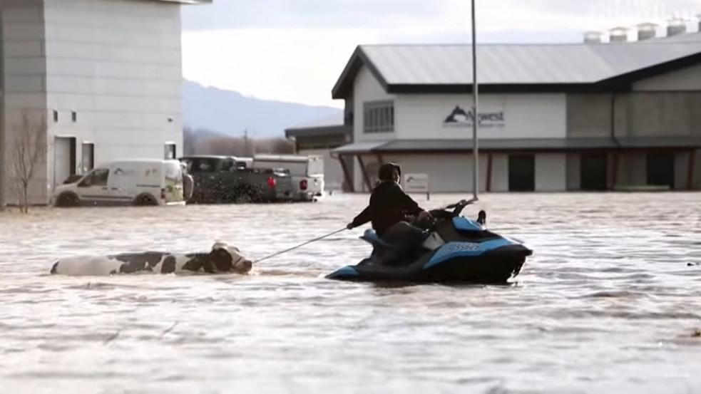 Brutális áradást, földcsuszamlást okozott a rekord mennyiségű eső Kanadában - videó