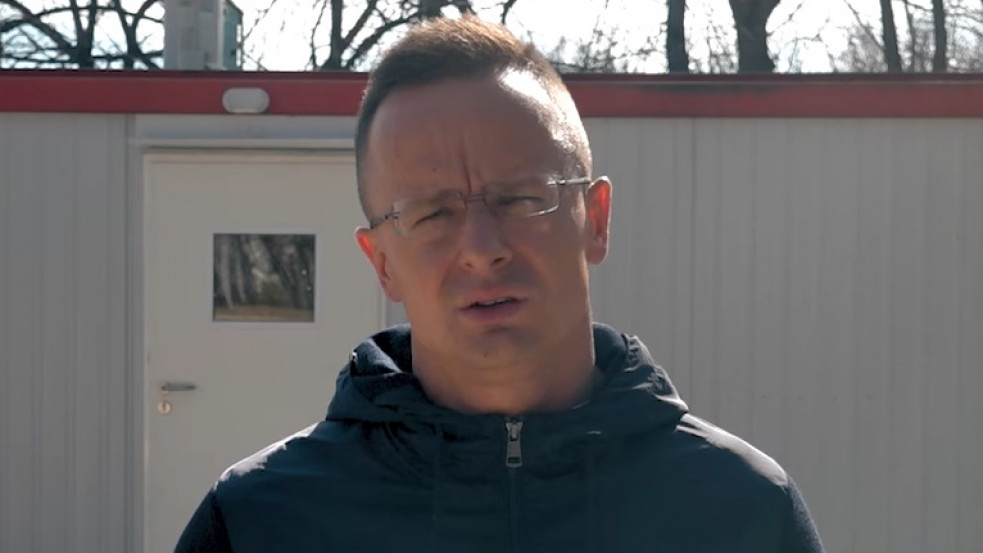 Szijjártó: támogatást kapnak az ukrajnai menekülteket foglalkoztatók