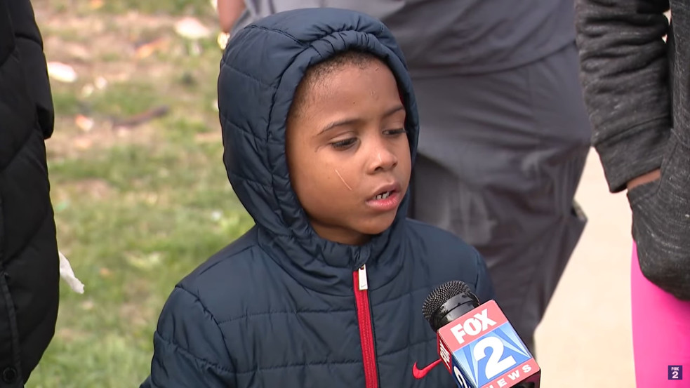 „Ő az én hősöm” – 5 éves kisfiúnak köszönheti egy család, hogy nem égtek benn a lakásban