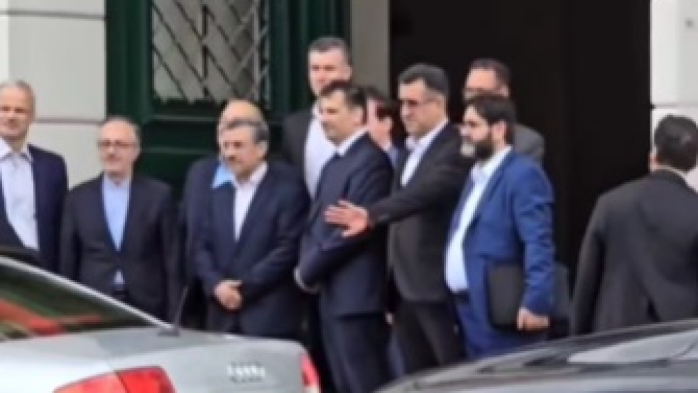 Felvétel: próbálták megakadályozni, hogy levideózzák a volt iráni elnököt a Közszolgálati Egyetemen