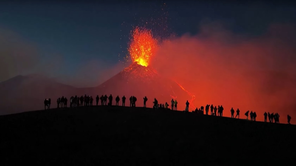 Videó: Ilyen látványos felvételek készültek az Etna kitöréséről