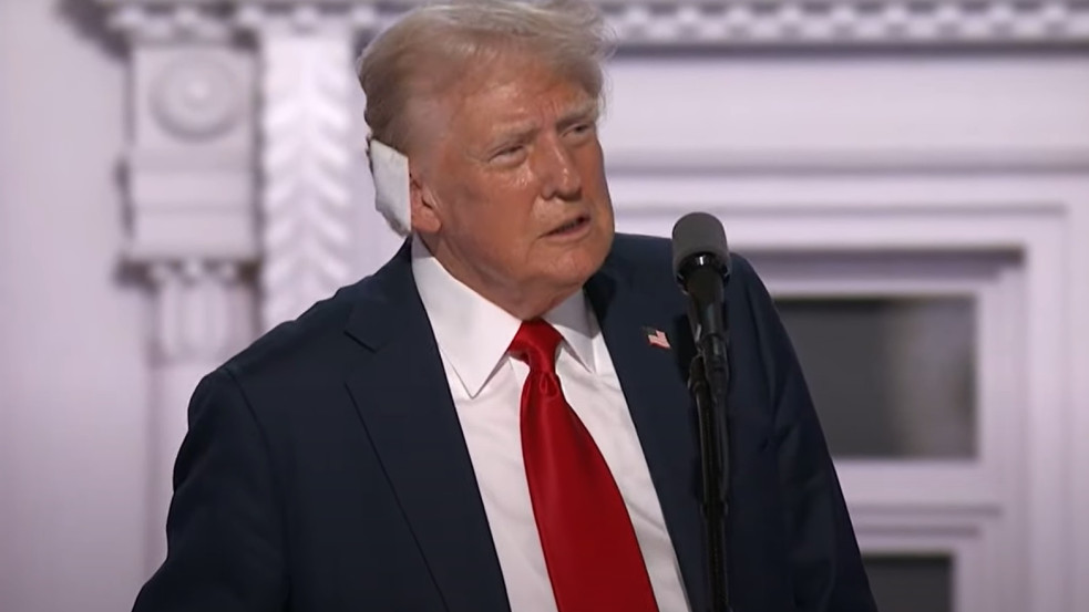 Donald Trump: A Mindenható Isten kegyelméből állok itt!