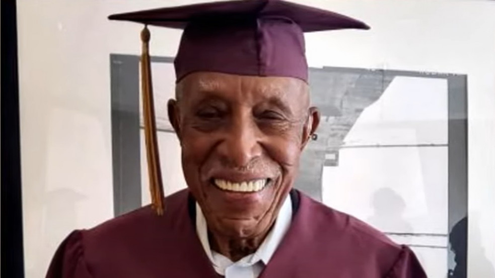 Több mint 80 év kihagyás után 101 évesen érettségizett le egy nyugat-virginiai férfi
