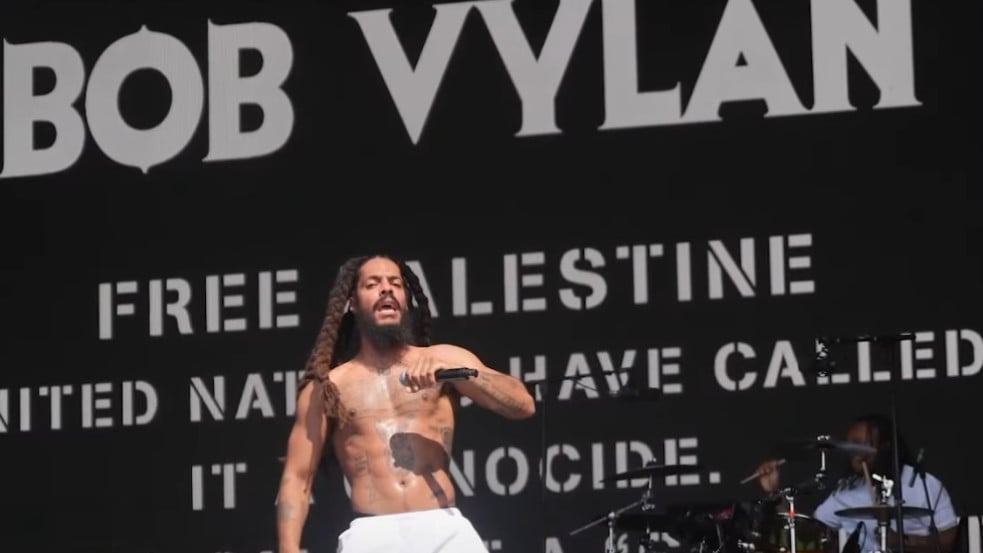 „Halál, halál az IDF-re!” - óriási tömeg skandálta az Izrael-ellenes rigmusokat a Glastonbury fesztiválon