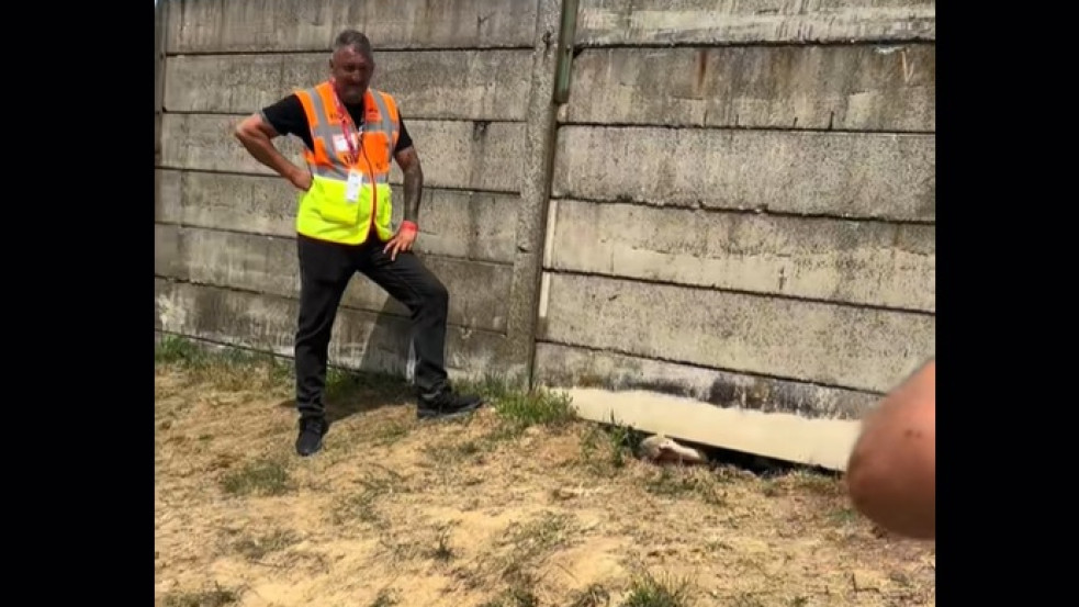 Videó: Így akarta bekapirgálni magát a F1-es Magyar Nagydíjra két elszánt rajongó