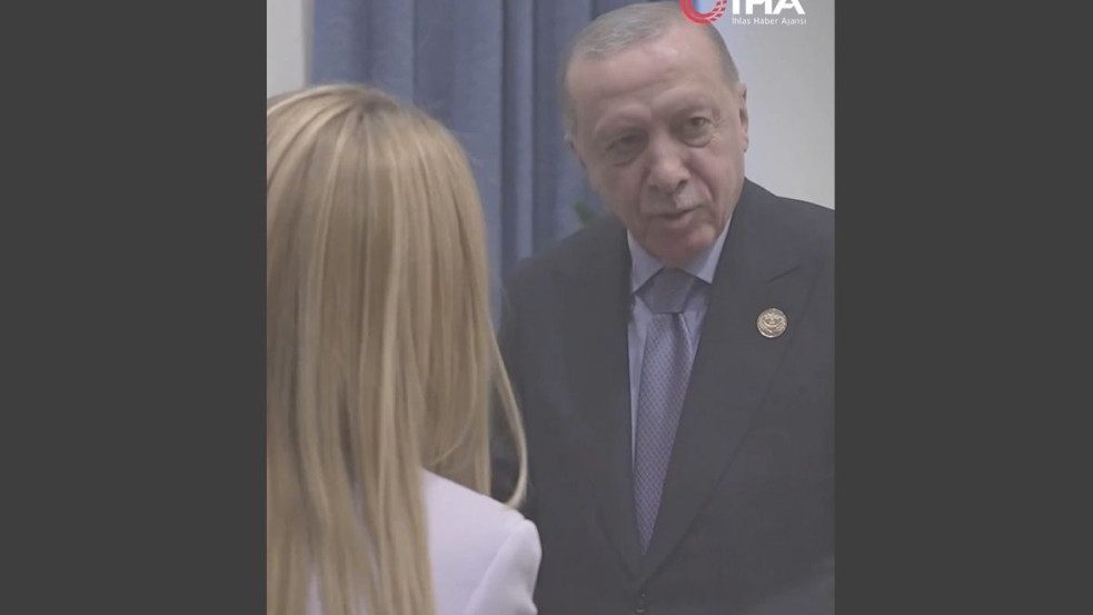 Erdogan közölte a békecsúcson Melonival, szeretné, ha leállna a dohányzással - felvétel