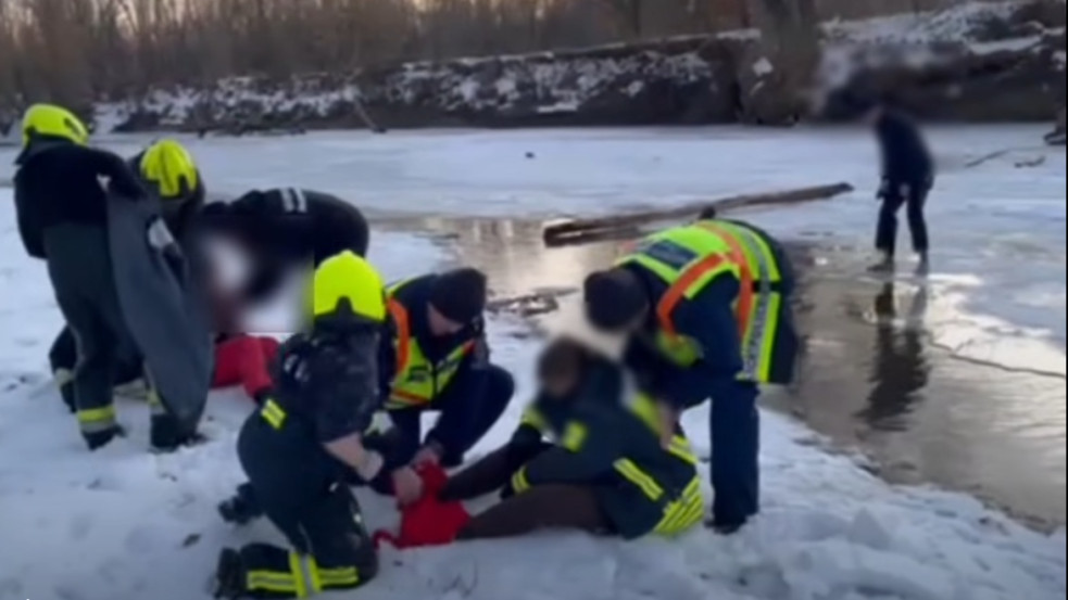 Hős kispapa mentett ki két bajbajutott tinédzsert a jeges folyóból 