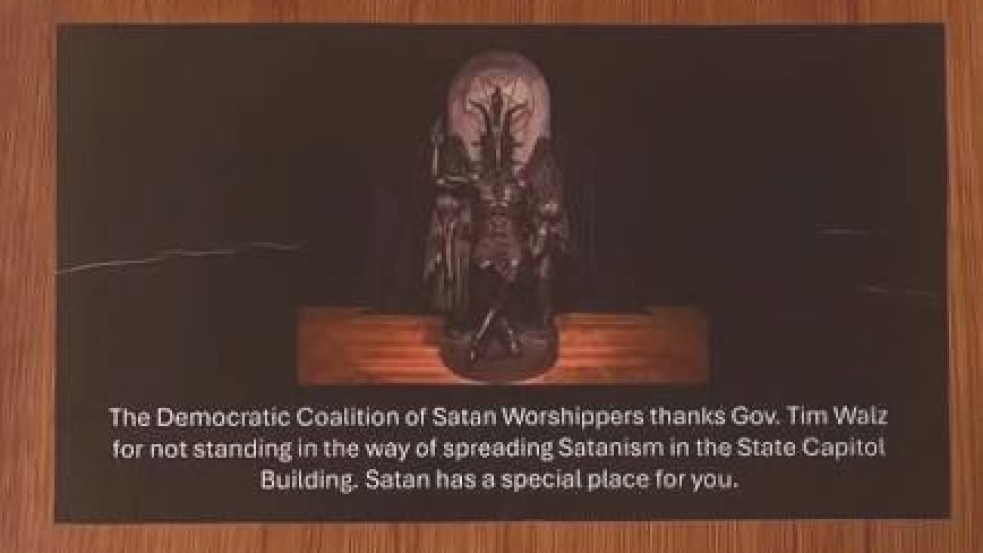 „A Sátánnak különleges helye van az Ön számára” – kinn hagyta a demokrata kormányzó a neki címzett sátánista emléktáblát