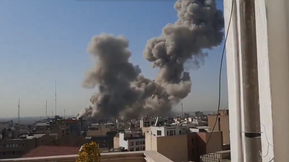 Percről percre: Izrael és Amerika megindította a támadást Irán ellen, robbanások hallatszanak Teheránban