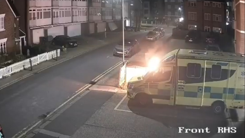 Zsidó jótékonysági szervezet mentőautóit gyújtották fel Londonban