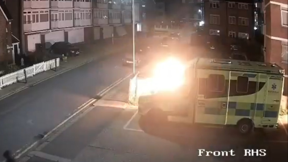 Iráni szervezet vállalta magára a brit zsidó segélyszervezet mentőautóinak felgyújtását