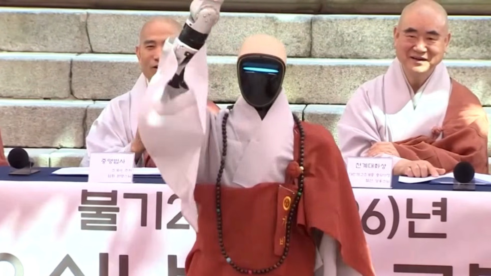 Digitális „megvilágosodás”? Buddhista fogadalmat tett egy humanoid robot Szöulban