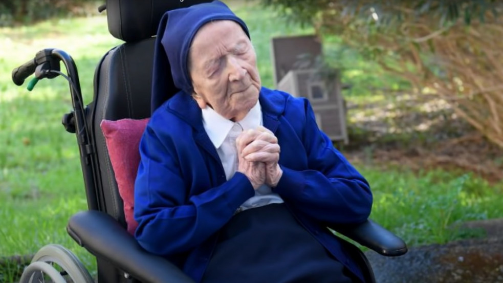 Egy francia apáca lett a világ legidősebb embere