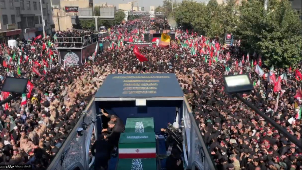 Vérbosszúra hívnak Teheránban: milliók követelik Trump és Netanjahu fejét Hamenei temetésén