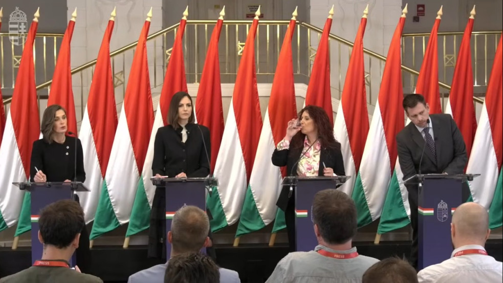 Rendkívüli hőségre hivatkozva fújták le a kormányszóvivői tájékoztatót