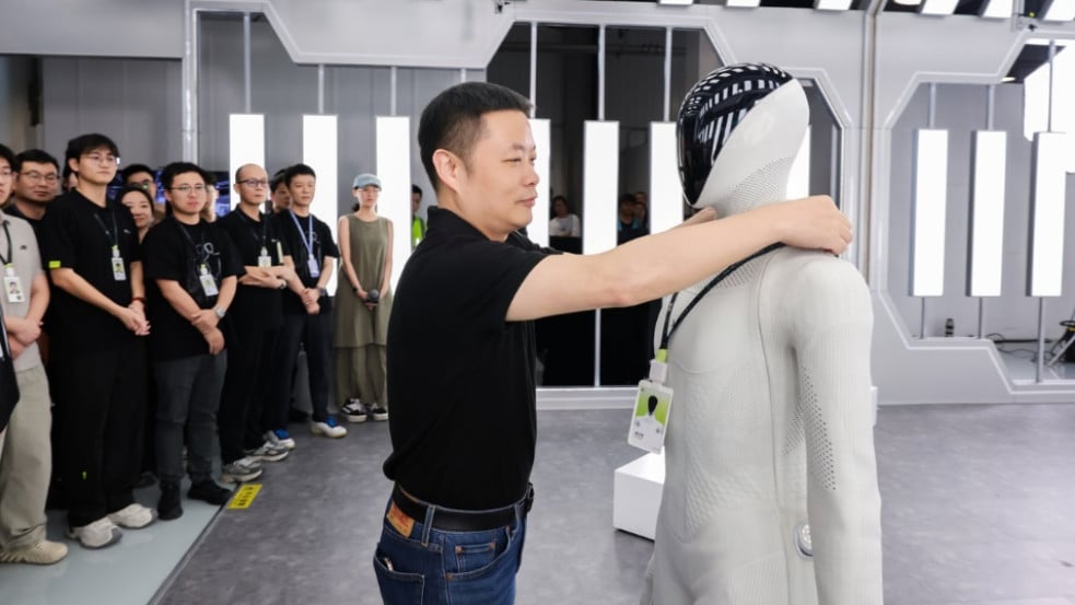 Megkezdik a humanoid robotok nagyüzemi termelését Kínában, jövőre az értékesítés is beindul