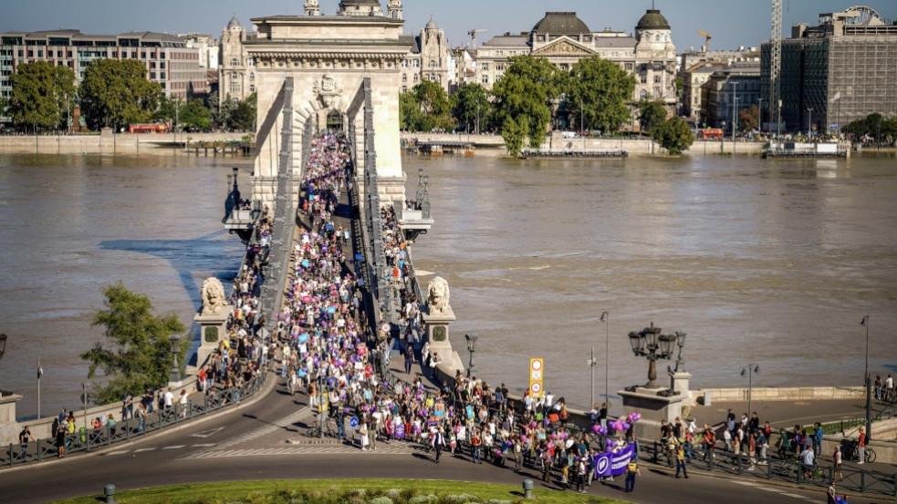 „Legyen mindenkinek születésnapja!” Közös séta a magzatgyerekekért Budapesten