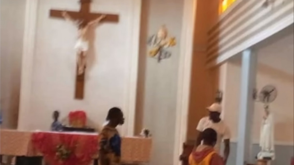 (18+) Pünkösdi vérengzés Nigériában: legalább ötven hívet gyilkoltak meg a templomba betörő fegyveresek
