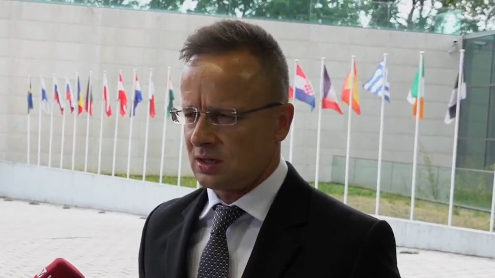 "A kormány még csak tárgyalni sem hajlandó az esetleges orosz gázembargóról" - szögezte le Szijjártó