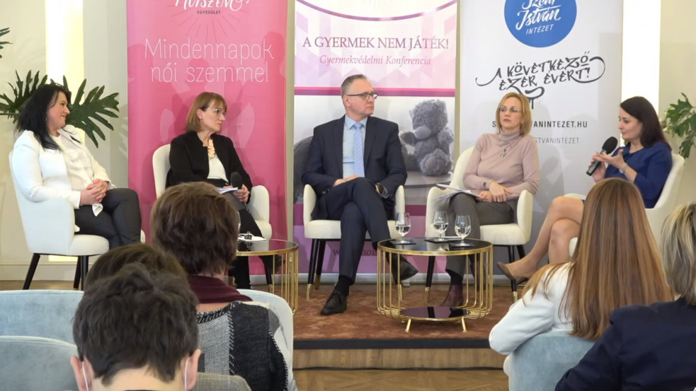"Megelőző csapás a gender-ideológiával szemben": Gyermekvédelmi konferencián hangsúlyozták a népszavazás fontosságát