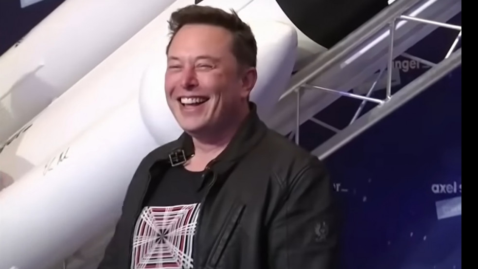 „A madár kiszabadult” - Musk átvette a Twitter irányítását, rögtön ki is rúgta a felsővezetőket