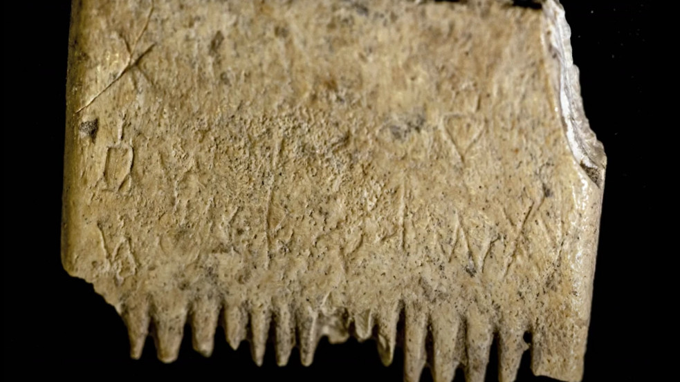 Kánaáni nyelvű feliratot találtak egy 3700 éves „tetűirtó” fésűn Izraelben