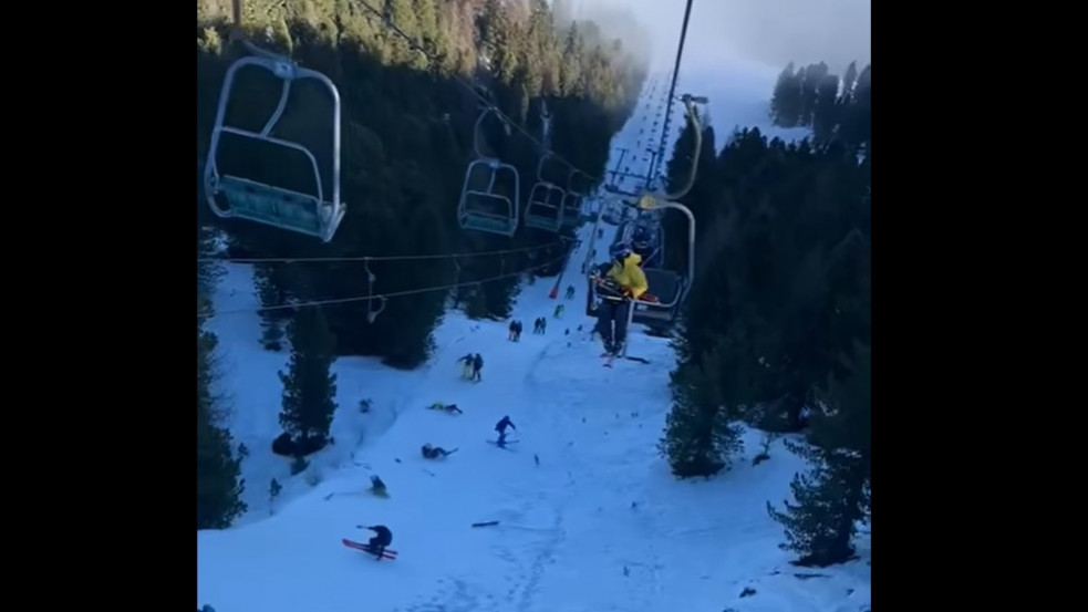 Így tarolta le sorba a síelőket egy magyar snowboardos Ausztriában - felvétel