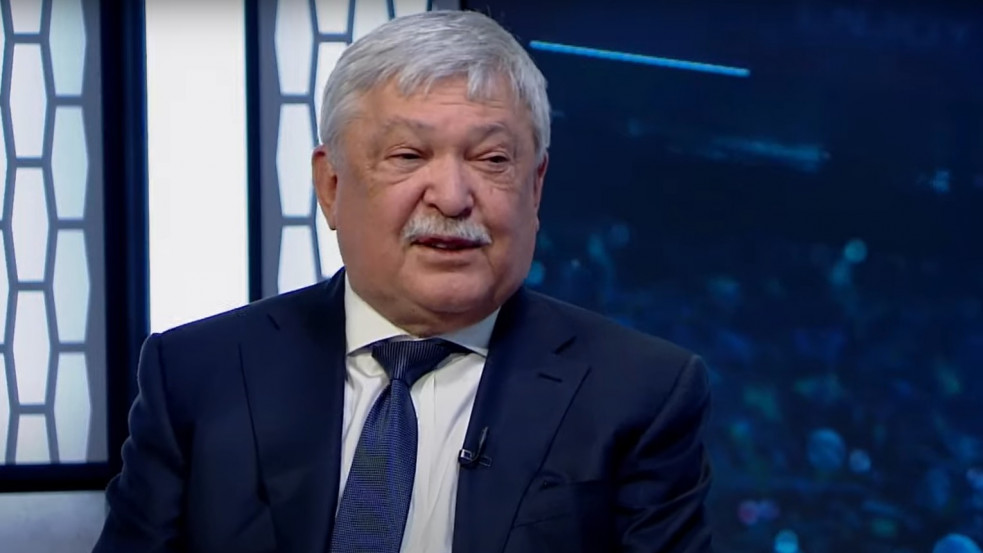 Csányi el akarja fogadtatni az UEFA-val a Nagy-Magyarország jelképet és az árpádsávos zászlót