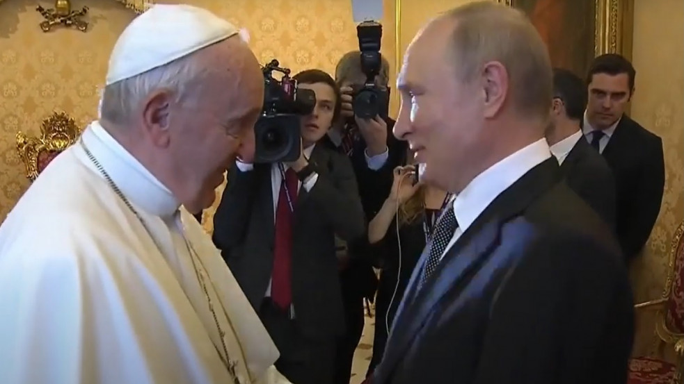 Ferenc pápa személyesen Putyinnal akarja átbeszélni a békekötés feltételeit – már javaslatterve is van