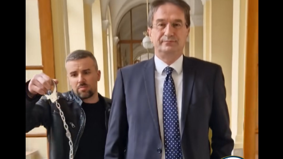 Bilincset akasztott a korrupcióval vádolt Völner nyakába Jakab Péter