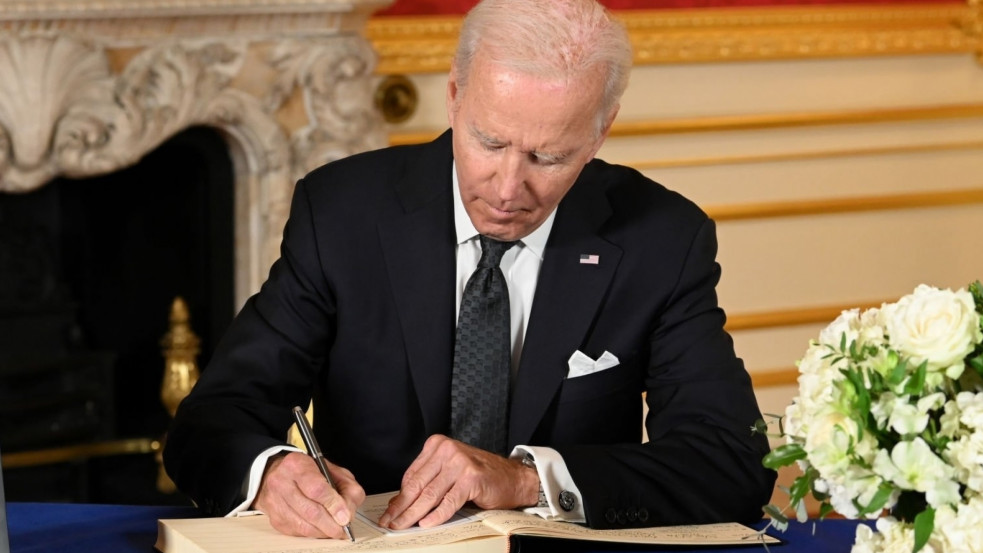 Biden rendeletet adott ki a fegyveres erőszak elburjánzása miatt