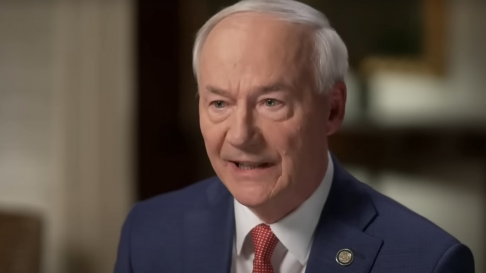 Asa Hutchinson is bejelentette indulását a republikánus előválasztáson