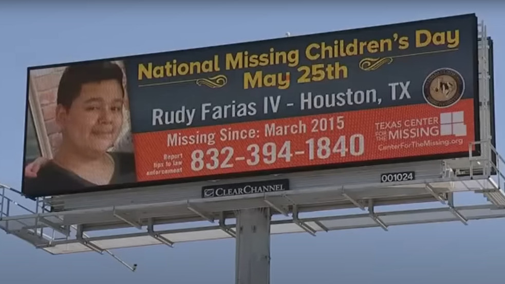 (18+) Élve találtak rá egy 8 évvel ezelőtt kutyasétáltatás közben eltűnt houstoni férfira – egyelőre képtelen elmondani, mi történt