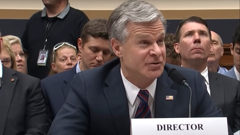 Az FBI igazgatója eskü alatt mondta, hogy a szervezet politikailag elfogulatlan, és nem védik be Biden családját