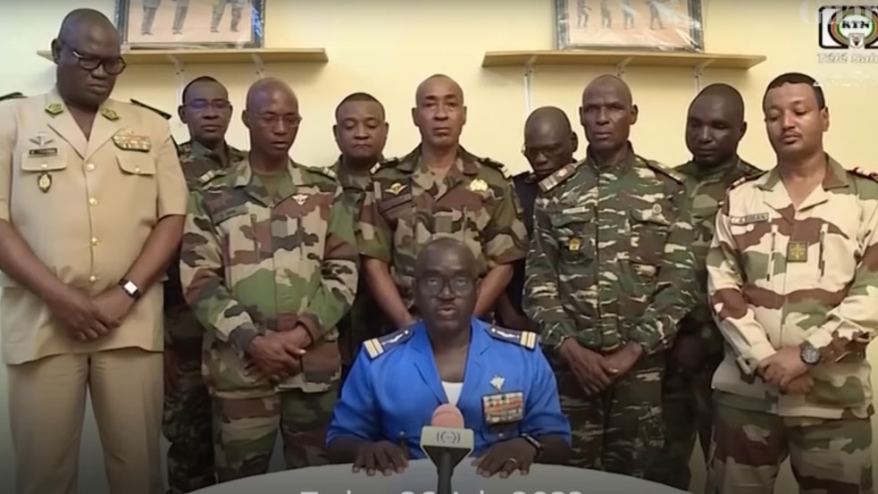 Hatalomátvétel történt Nigerben, a katonai vezetés lezárta a határokat és letartóztatta az elnököt