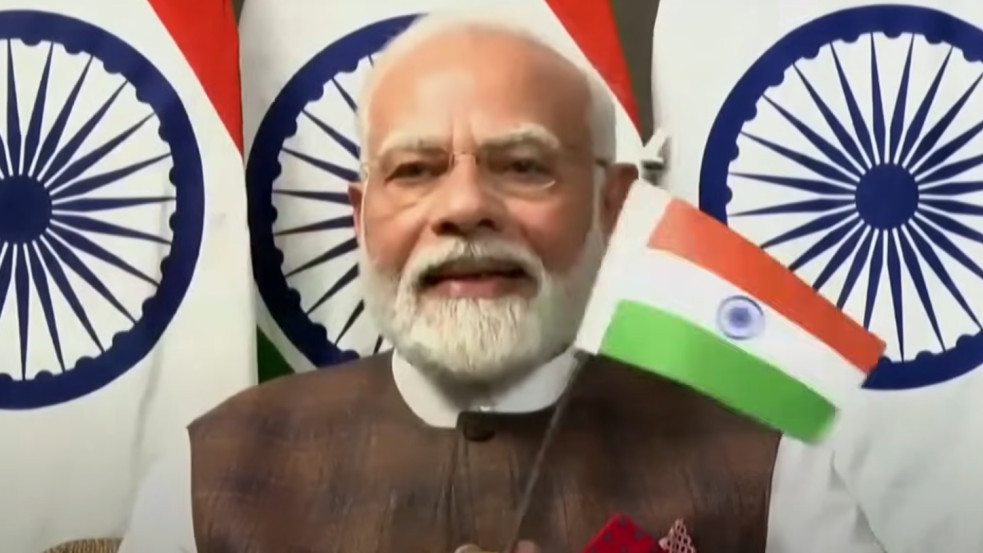 India lázban: megtette első útját a Hold felszínén a Csandraján-3