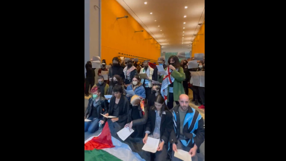 Videó: Palesztinpárti tüntetők foglalták el a The New York Times napilap székházának előterét
