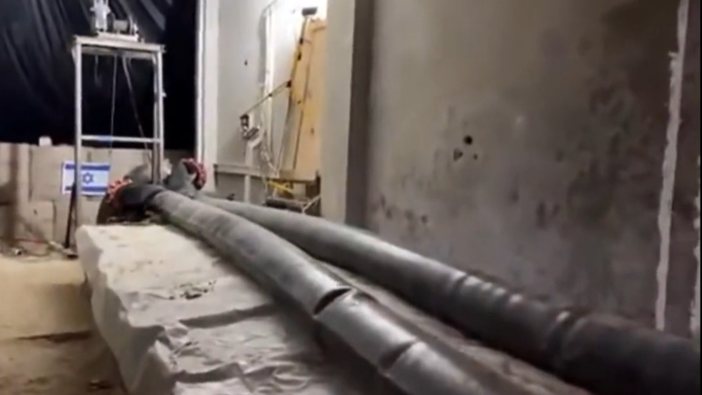 Videó: Így árasztja el tengervízzel a Hamász földalatti alagútjait Izrael