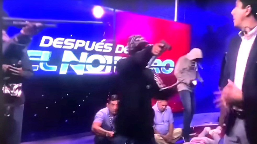 Polgárháborús állapotok Ecuadorban: élő adásban foglalták el bűnbandák az egyik tévét – videó