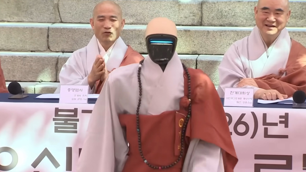 Videó: Buddhista szerzetessé avatták Gabit, a humanoid robotot