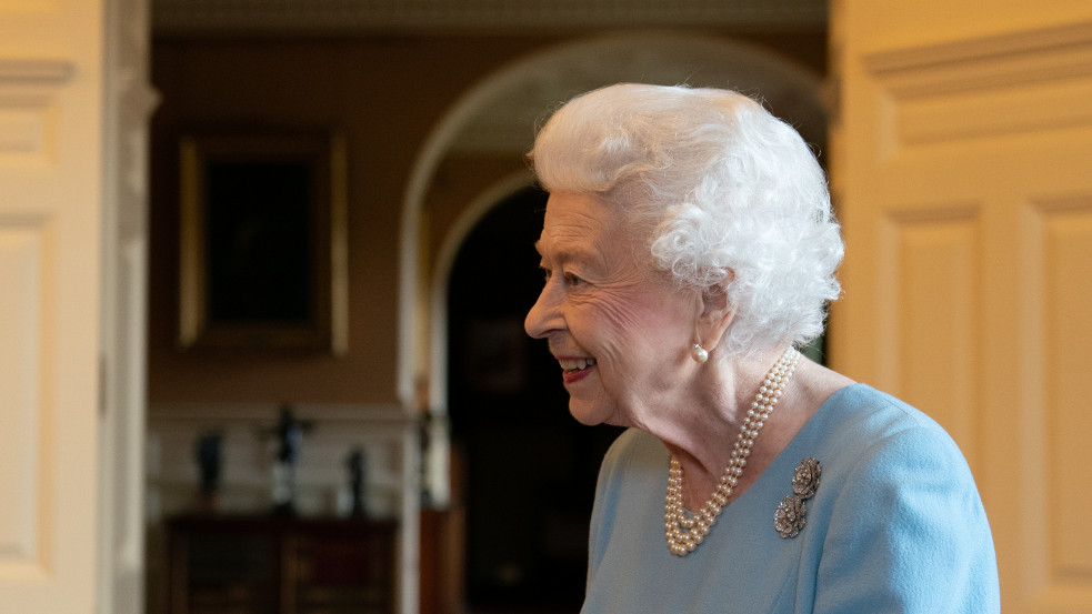 Platinajubileumot ünnepel II. Erzsébet: 70 éve uralkodik Nagy-Britannia királynője, a "hit védelmezője"