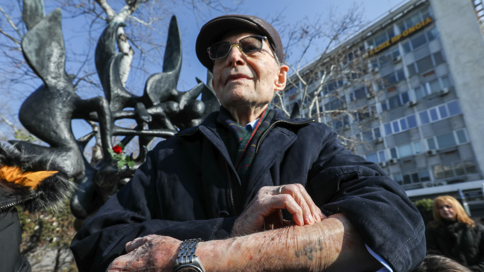 A "sátán eszköztára": mégsem árverezik el az auschwitzi tetoválópecséteket