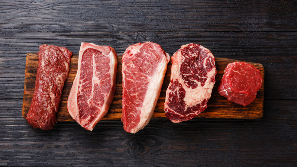 Elképesztő ötlet: Brüsszel tiltaná a vörös hús és a borok promócióját 