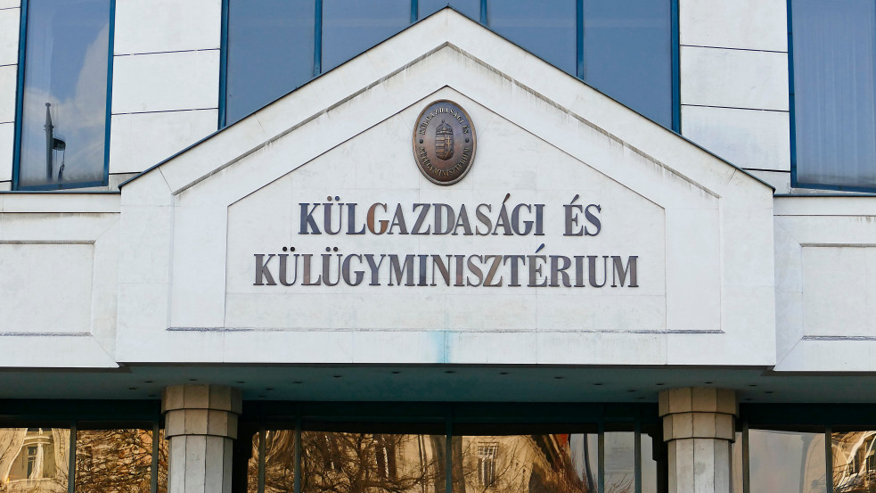 Megszaporodtak a Magyarországot bíráló hangok, bekérették az észt nagykövetet