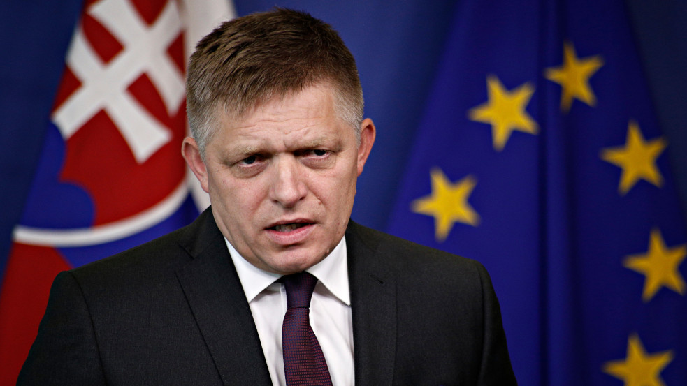 Javult az állapota: hazaszállították a kórházból Robert Ficót